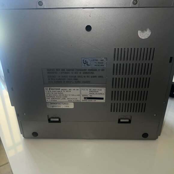 983 Emerson VR-30 Black and White TV AM/FM UHF VHF TESTED (E) - Picture 3 of 7